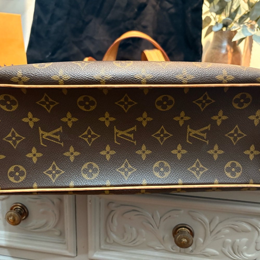 Louis Vuitton Monogram Canvas Shoulder Bag with Tan Leather Straps - Picture 13 of 16